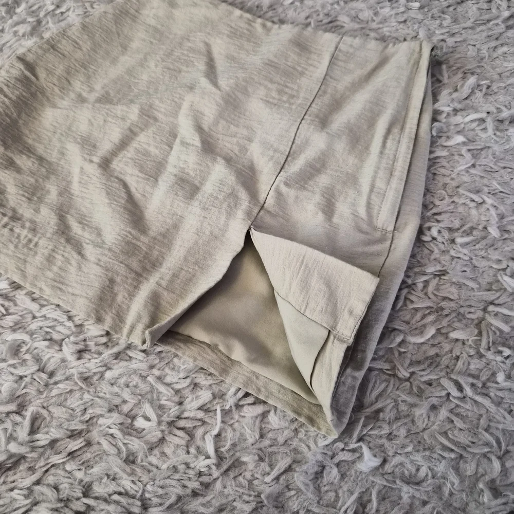 H&M Beige Mini Skirt